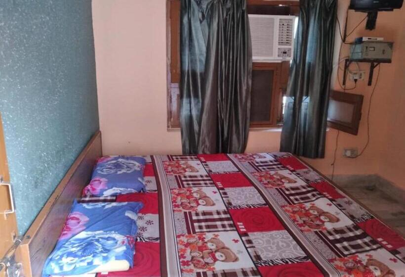 غرفة ديلوكس, Gayatri Guest House Haridwar Near Railway Station   Ganga Ghat   Best Hotel In Haridwar