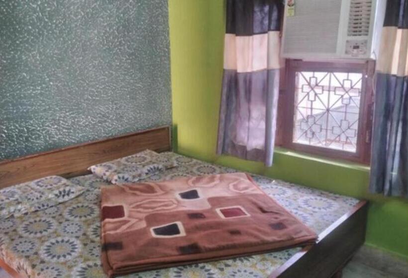 デラックスルーム, Gayatri Guest House Haridwar Near Railway Station   Ganga Ghat   Best Hotel In Haridwar