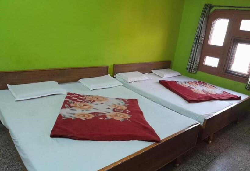 غرفة ديلوكس رباعية, Gayatri Guest House Haridwar Near Railway Station   Ganga Ghat   Best Hotel In Haridwar