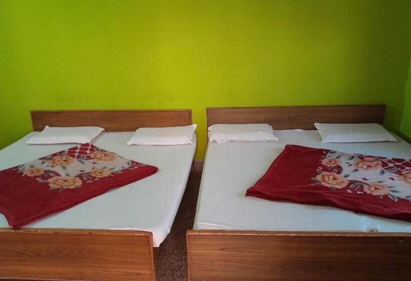 デラックスの４人部屋, Gayatri Guest House Haridwar Near Railway Station   Ganga Ghat   Best Hotel In Haridwar