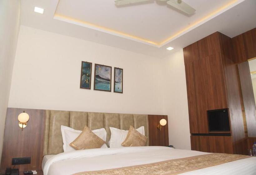 Camera Deluxe, Lawang Signage