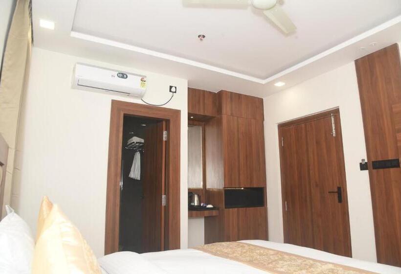 Camera Deluxe, Lawang Signage