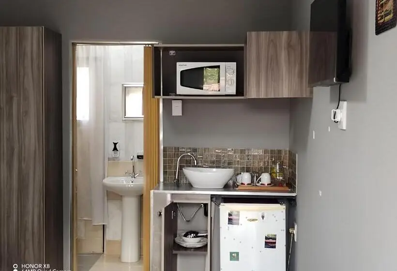 اتاق استاندارد یک نفره, Fumods Guest House