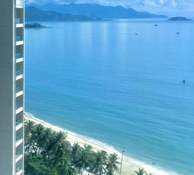 آپارتمان 1 خوابه با چشم‌انداز دریا, The Apartment Has Full Sea View