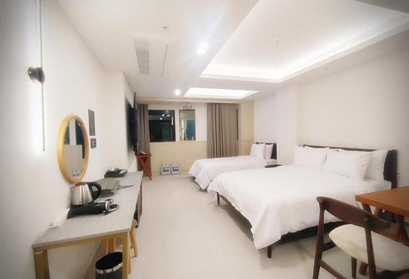 Habitació Triple Estàndard, Bluebird