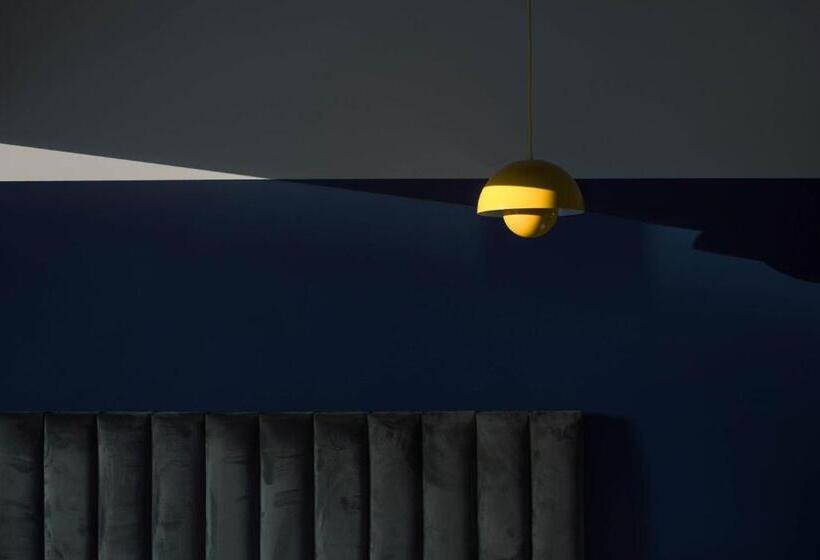 Номер Deluxe, Urban Budget