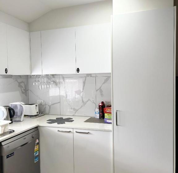 اتاق خانوادگی با سرویس بهداشتی مشترک, 26 Gladstone Rd Highgate Hill