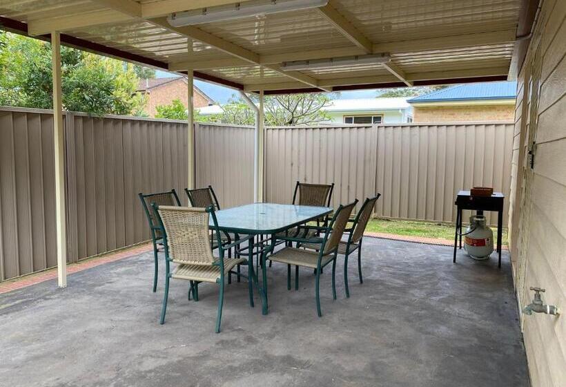 דירת חדר בקומת קרקע, Batch On The Bounty