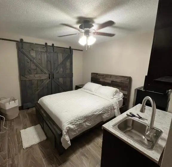 テラス付きスタンダードルーム, Cozy Studio Apartment With Private Entrance And Patio