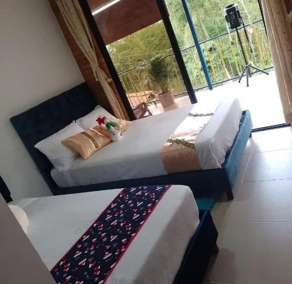 Standard Kolmen Hengen Huone Parveke, Hostal Quebrada Verde