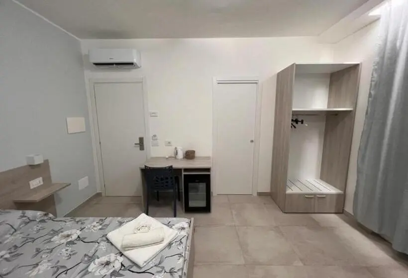 اتاق لوکس با بالکن و چشم‌انداز دریا, Porta Sul Mare