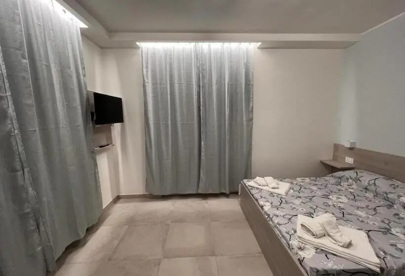 اتاق لوکس با بالکن و چشم‌انداز دریا, Porta Sul Mare