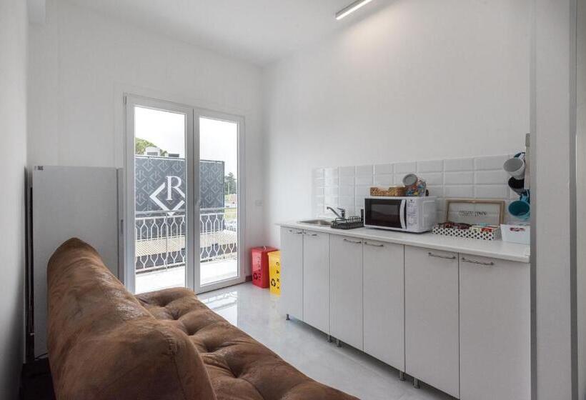 חדר סטנדרט לשלושה, Travelershome Ciampino Airport Guesthouse 600m To Airport