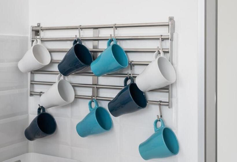 חדר סטנדרט לשלושה, Travelershome Ciampino Airport Guesthouse 600m To Airport