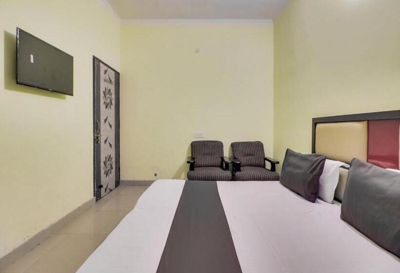 اتاق کلاسیک سه تخته, Oyo Hotel Sleep Inn