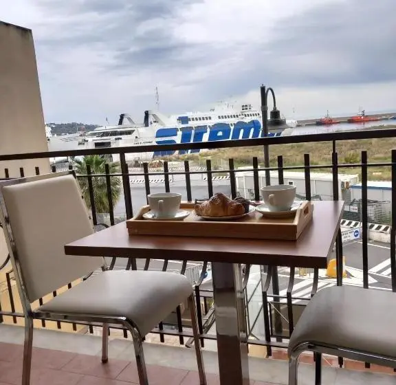 オーシャンビュースタンダードルームバルコニー付き, Baaria Porto Rooms