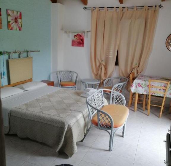 اتاق استاندارد سه نفره, Camera Serraona