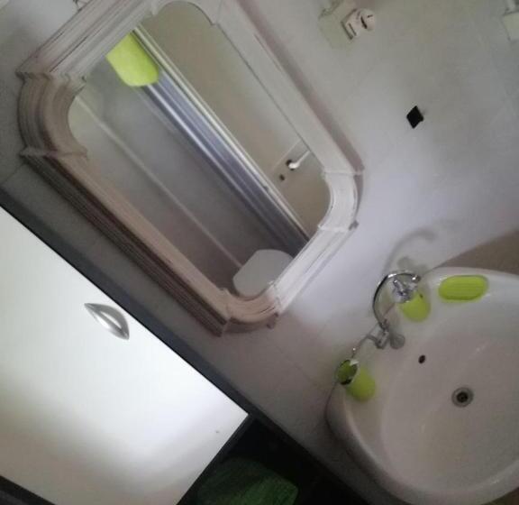 اتاق استاندارد سه نفره, Camera Serraona