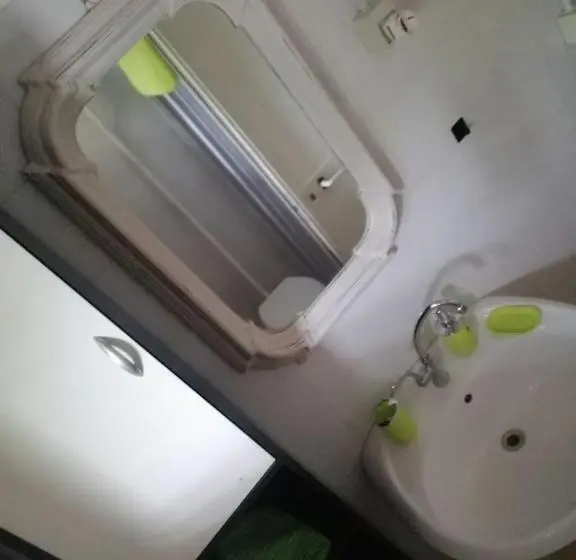 Pokój Standard Trzyosobowy, Camera Serraona