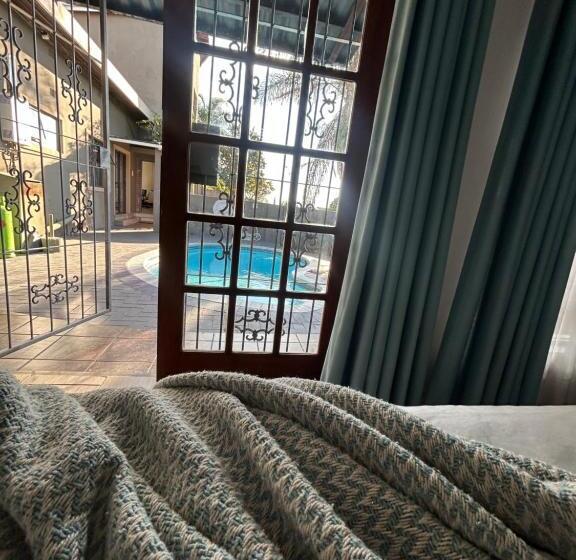 プールビュースタンダードルーム, Lebamboo On Protea