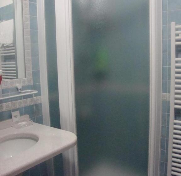 חדר סטנדרט לארבעה, B&b Rendena Chalet