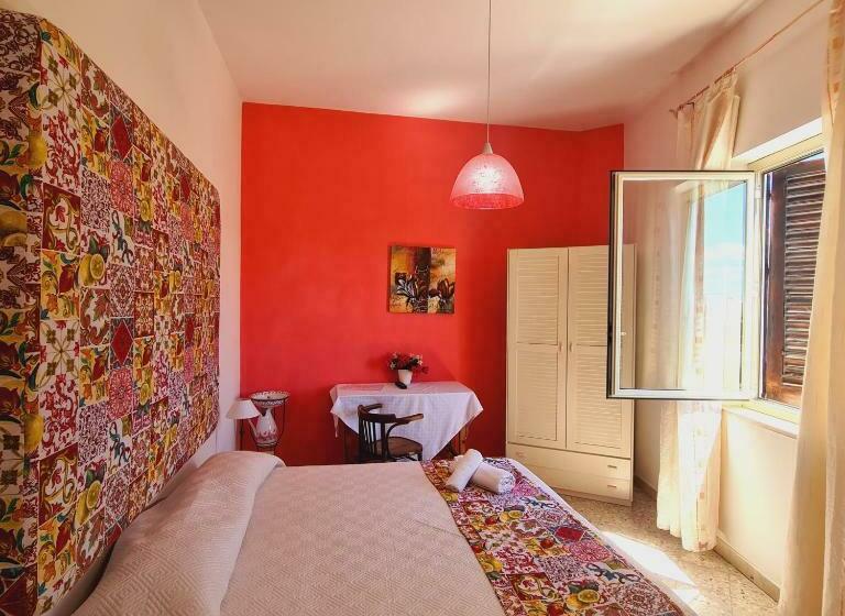 标准单人间, Due Passi Dal Centro