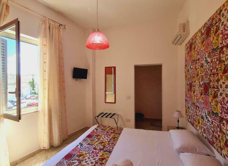 标准单人间, Due Passi Dal Centro