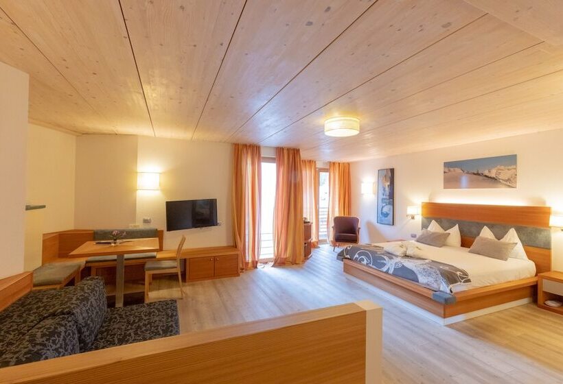 جناح جونيور, Berghotel Miramonti