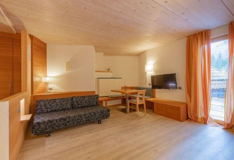 جناح جونيور, Berghotel Miramonti