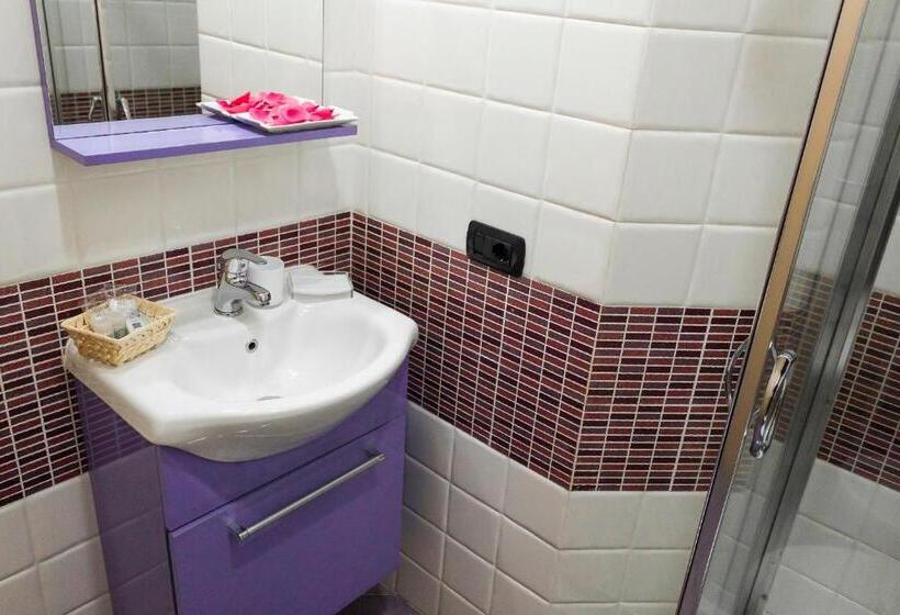 اتاق استاندارد یک نفره, Blu Mediterraneo B&b