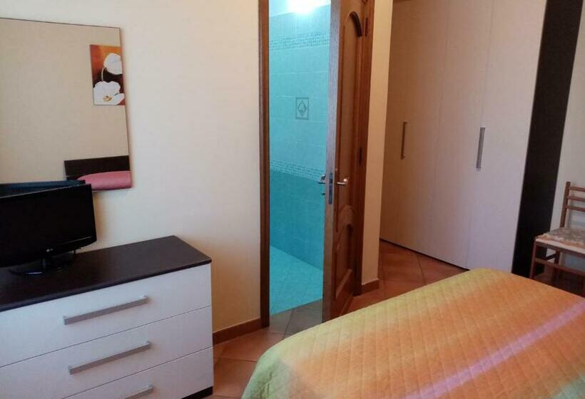 Номер Стандарт Вид на Сад, Contrada Macchia B&b