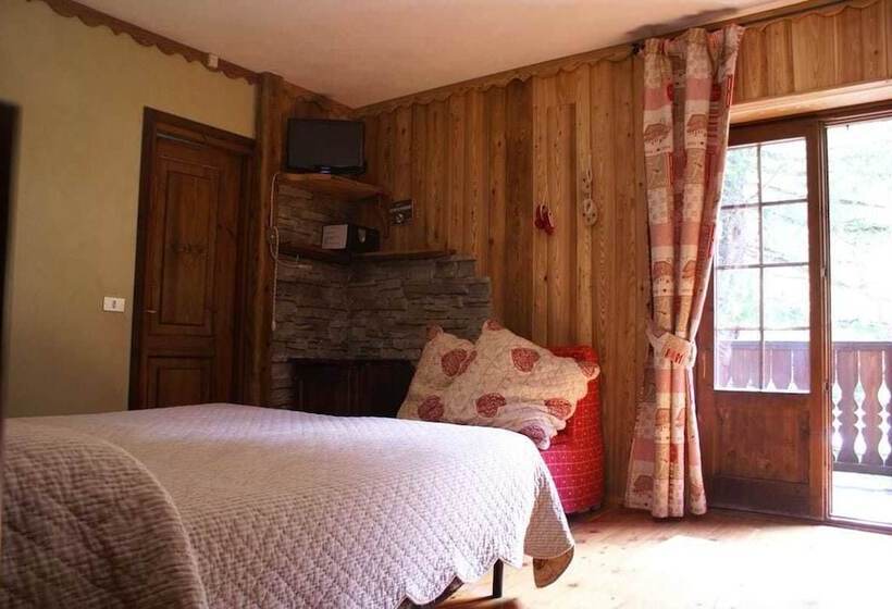 חדר סטנדרטי לשלושה עם נוף, Albergo Boule De Neige