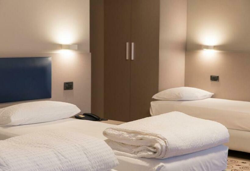 스탠다드 트리플 룸, Albergo Montenegro