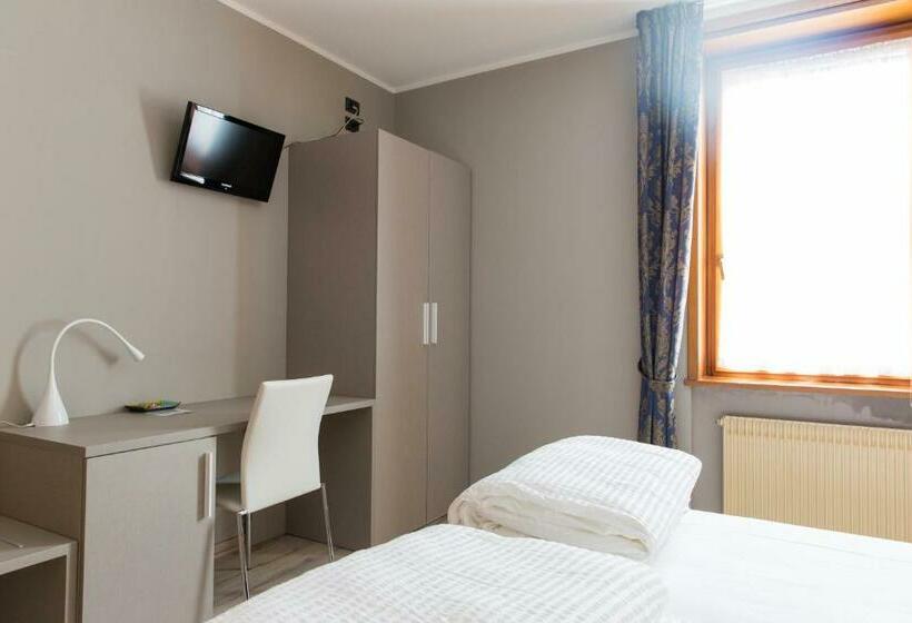 스탠다드 트리플 룸, Albergo Montenegro