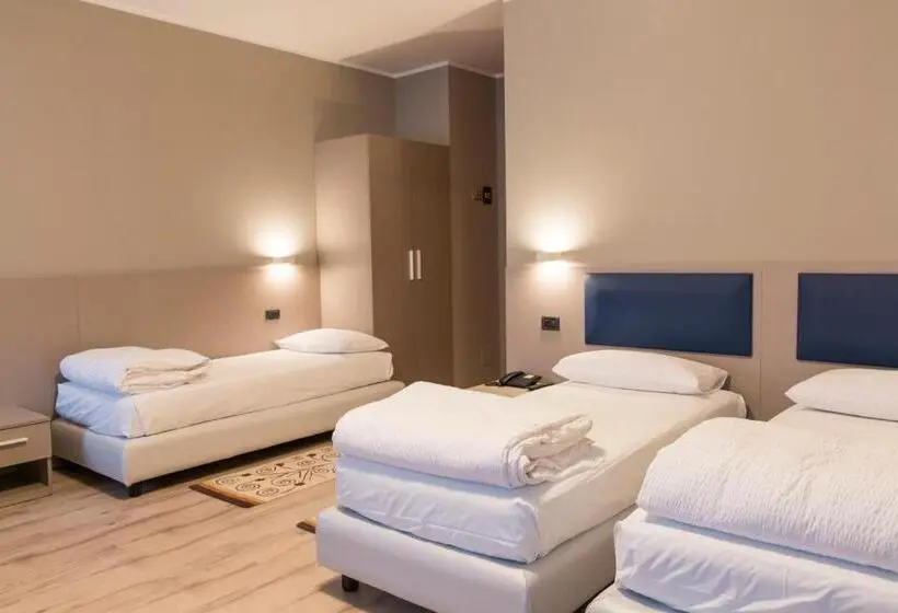 Standard Kolmen Hengen Huone, Albergo Montenegro
