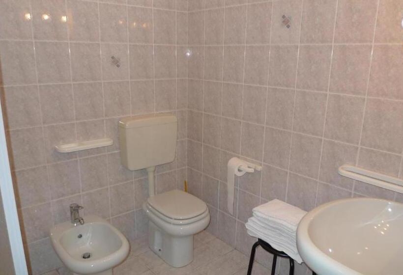 اتاق استاندارد سه نفره, Albergo Simonati