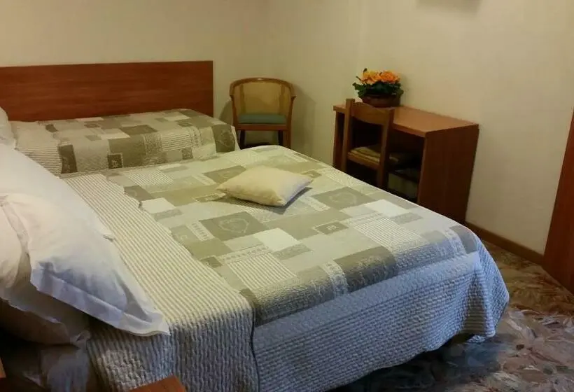 اتاق لوکس سه تخته, Albergo Vecchio Forno