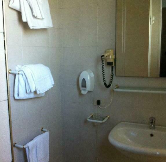 اتاق استاندارد سه نفره, Atleti