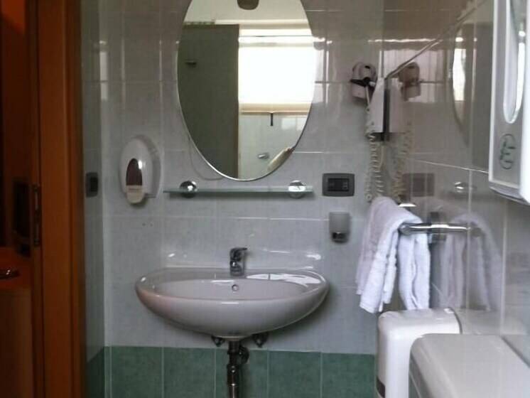 اتاق استاندارد یک نفره, Atleti