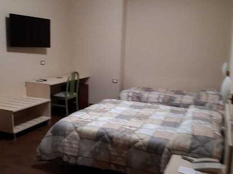 اتاق استاندارد سه نفره, Atleti