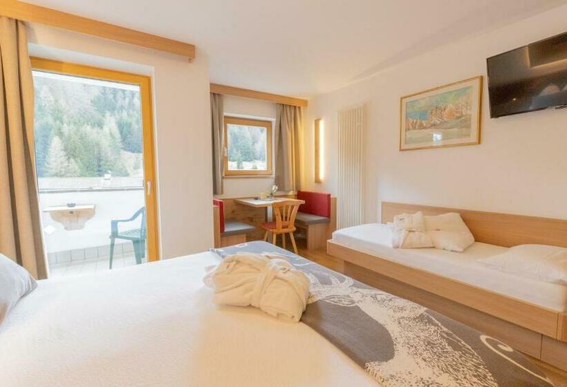 غرفة قياسية ثلاثية, Berghotel Miramonti