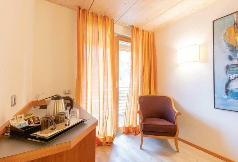 جناح جونيور, Berghotel Miramonti