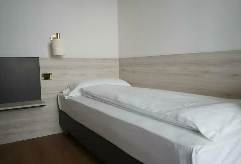 اتاق استاندارد یک نفره, Binelli