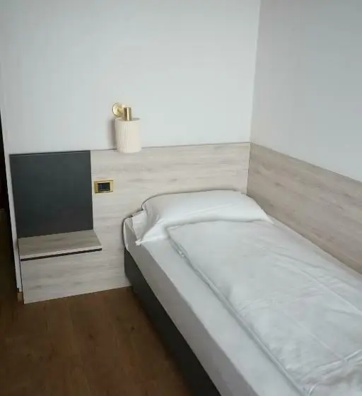 اتاق استاندارد یک نفره, Binelli