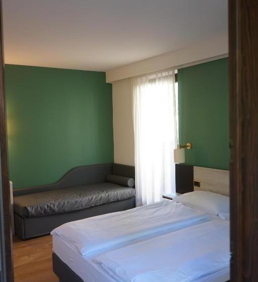 标准三人间, Binelli