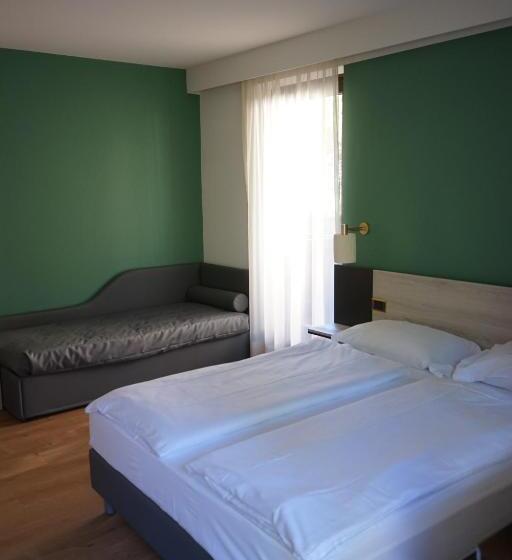 标准三人间, Binelli