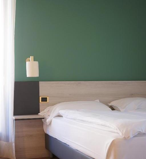 标准三人间, Binelli