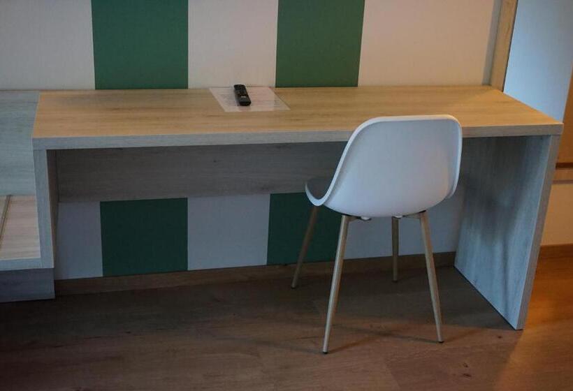 四人标准间, Binelli