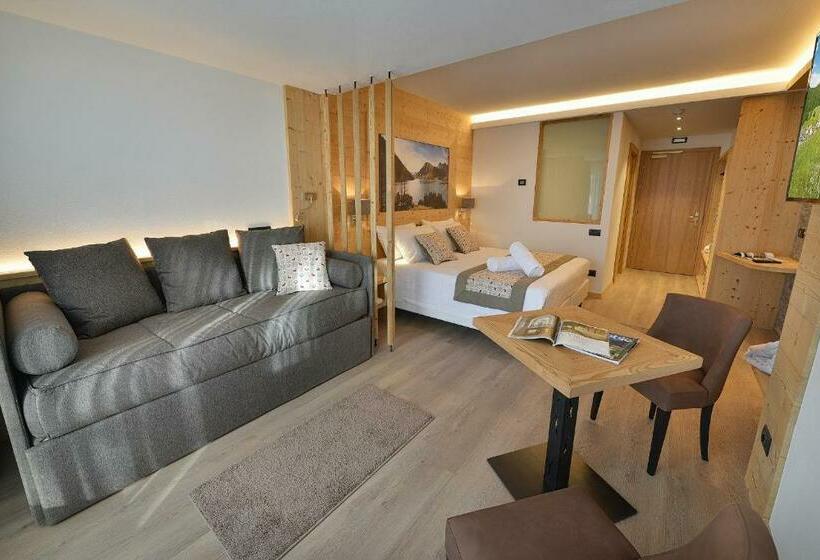 带露台的小型套房, Bucaneve