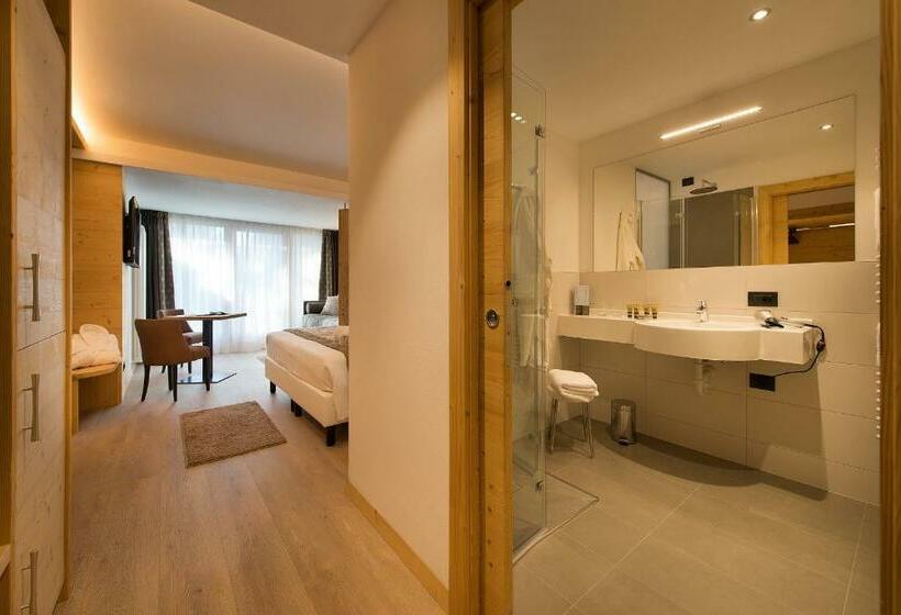 带露台的小型套房, Bucaneve